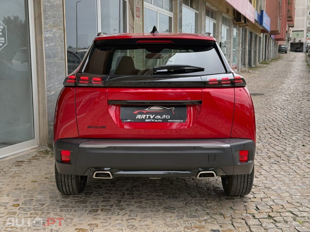 Peugeot 2008 PureTech 130 EAT8 GT