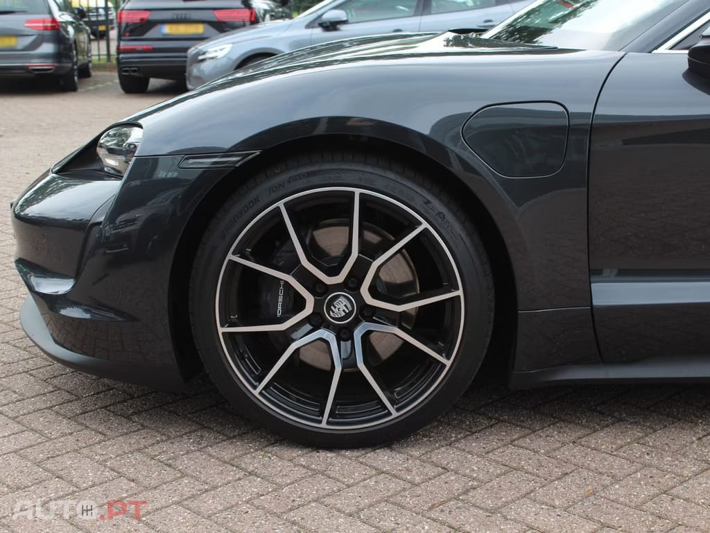 Porsche Taycan 79 kWh