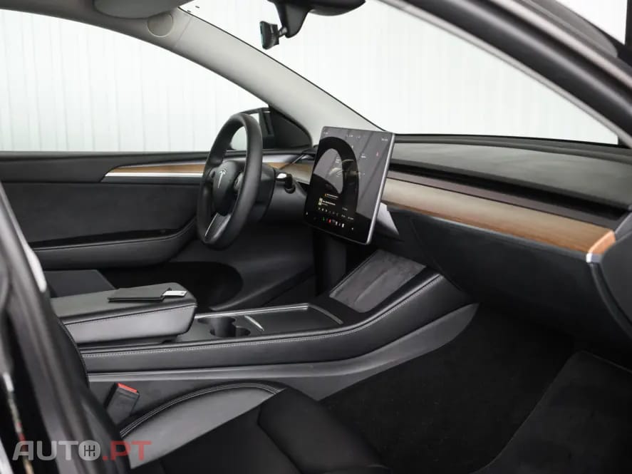 Tesla Model Y Long Range RWD