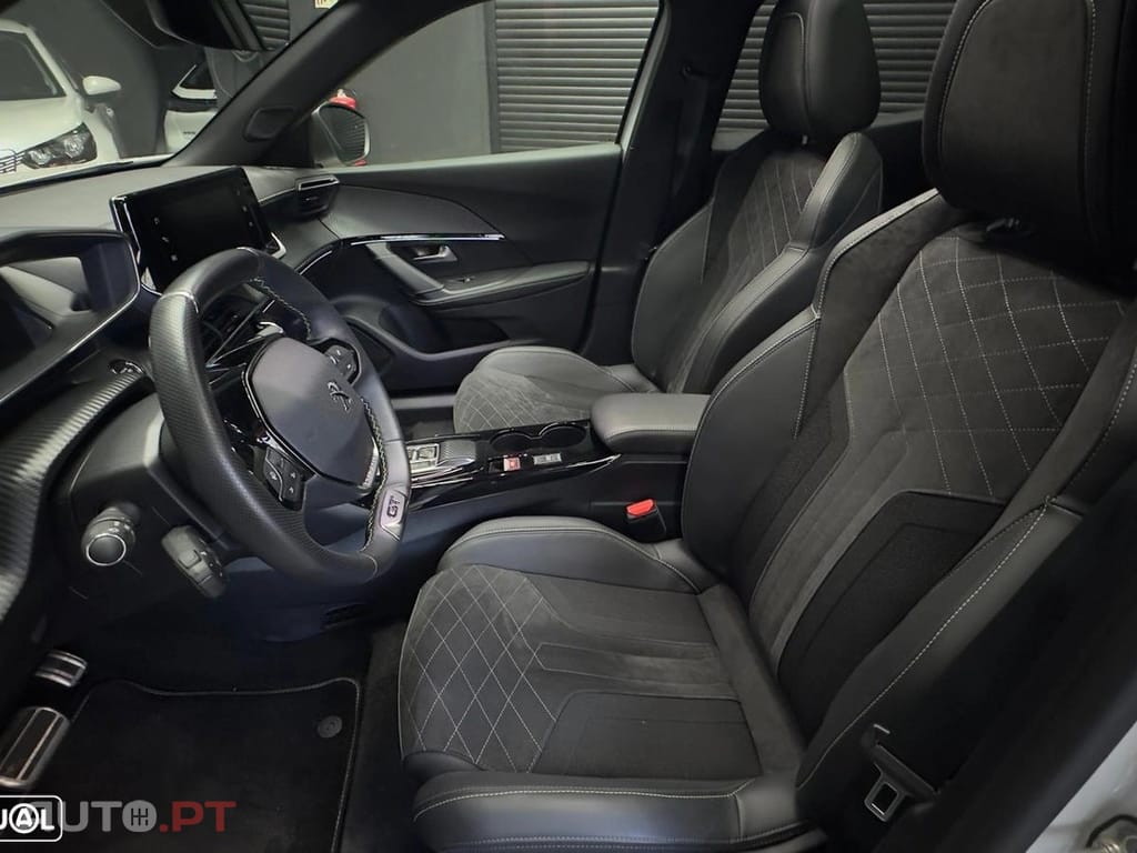 Peugeot E-2008 GT+