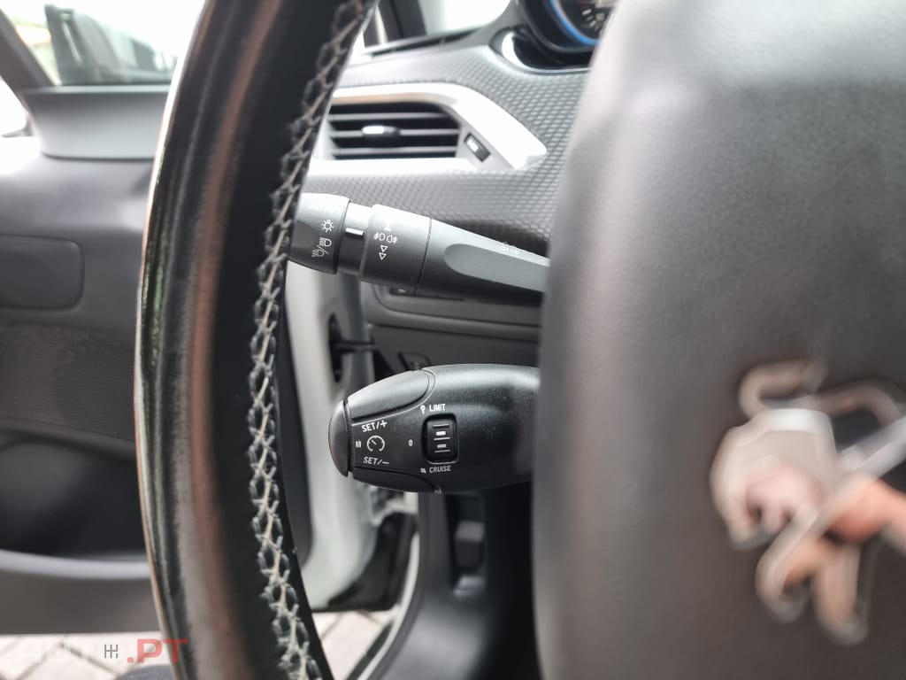 Peugeot 2008 1.6 BlueHDi Allure