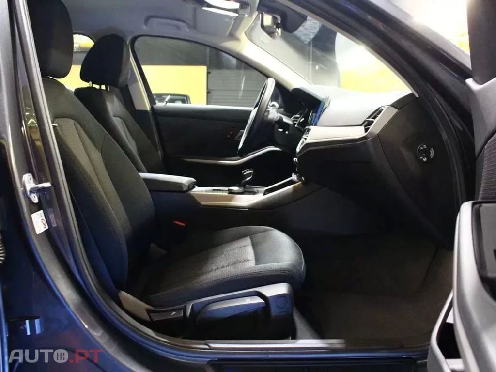 BMW 318 d Line Luxury Auto