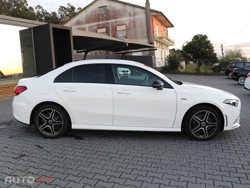 Mercedes-Benz A 250 e AMG Line