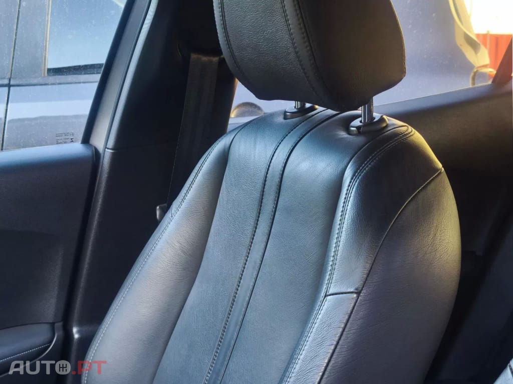 Peugeot E-2008 50 kWh Allure Pack