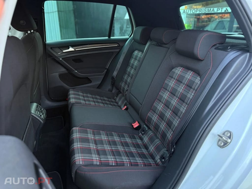 Volkswagen Golf 2.0 TSI GTI