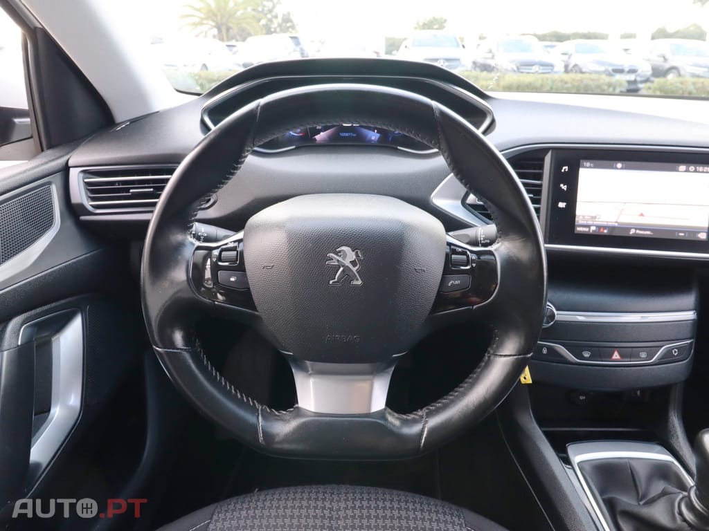 Peugeot 308 1.5 BlueHDi Active — fotografia 12