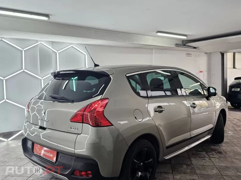 Peugeot 3008 2.0 HDi Hybrid4 88g