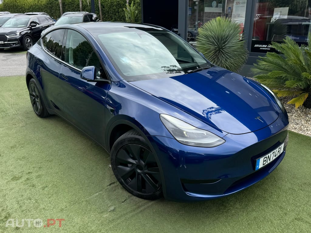 Tesla Model Y Long-Range RWD