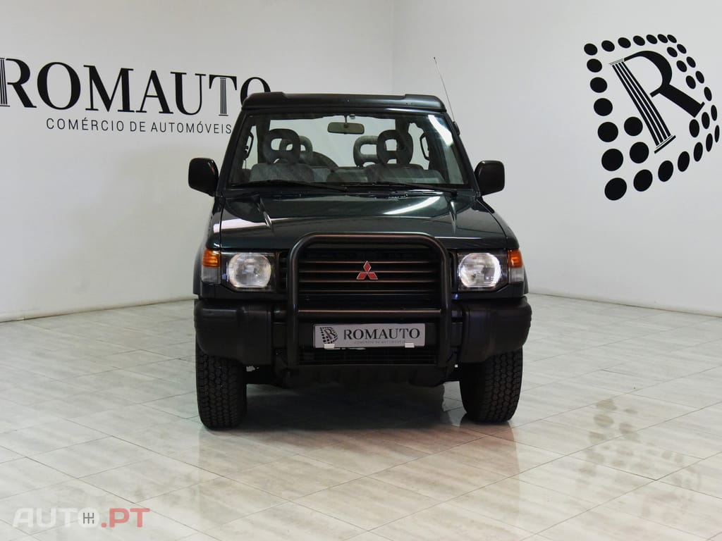 Mitsubishi Pajero 2.5 TD GL Canvas Top