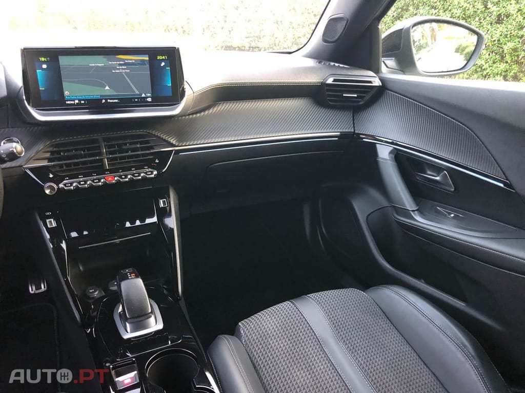 Peugeot E-2008 50 kWh GT