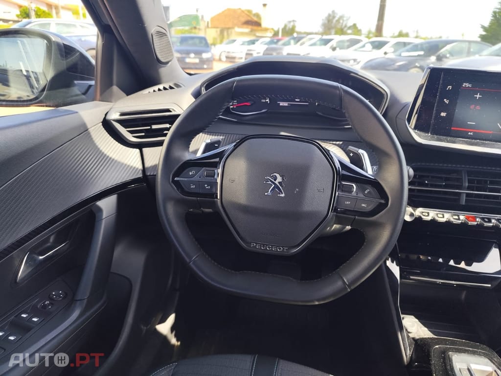 Peugeot 2008 1.2 PureTech Allure EAT8