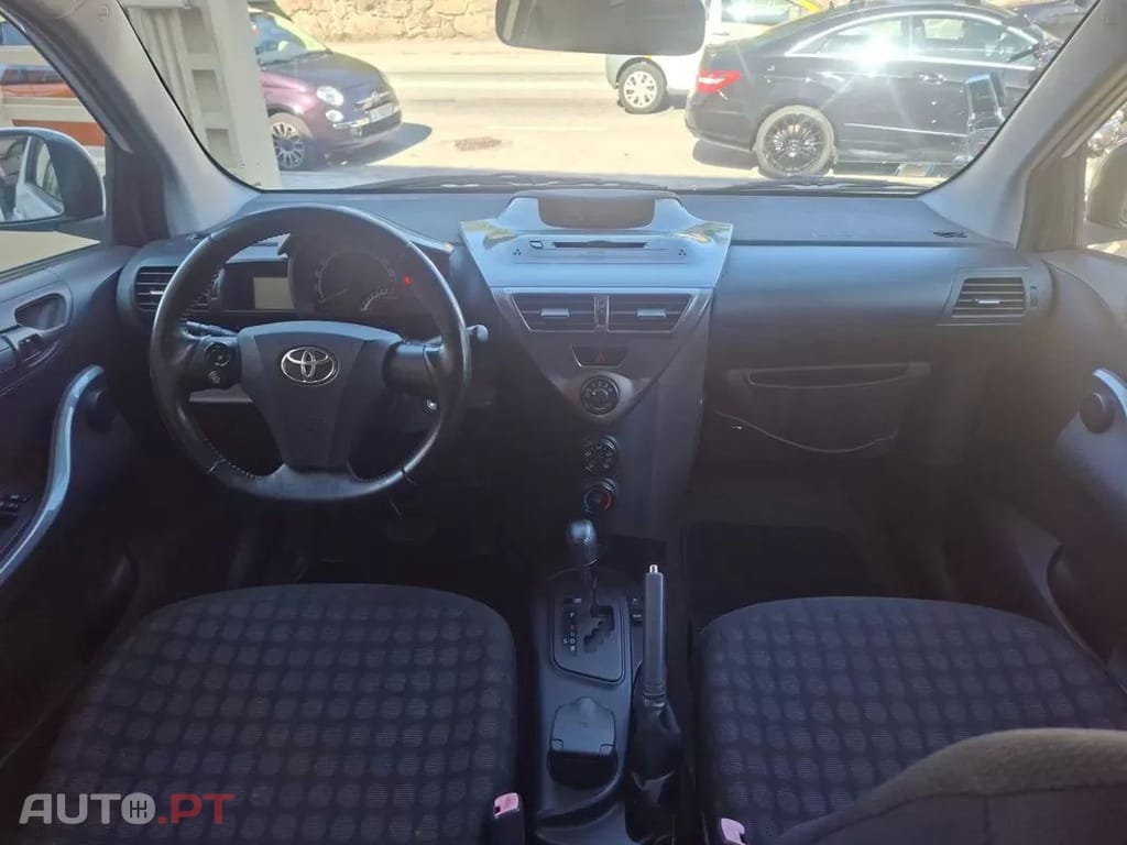 Toyota iQ 1.0 VVT-i 2 MultiDrive