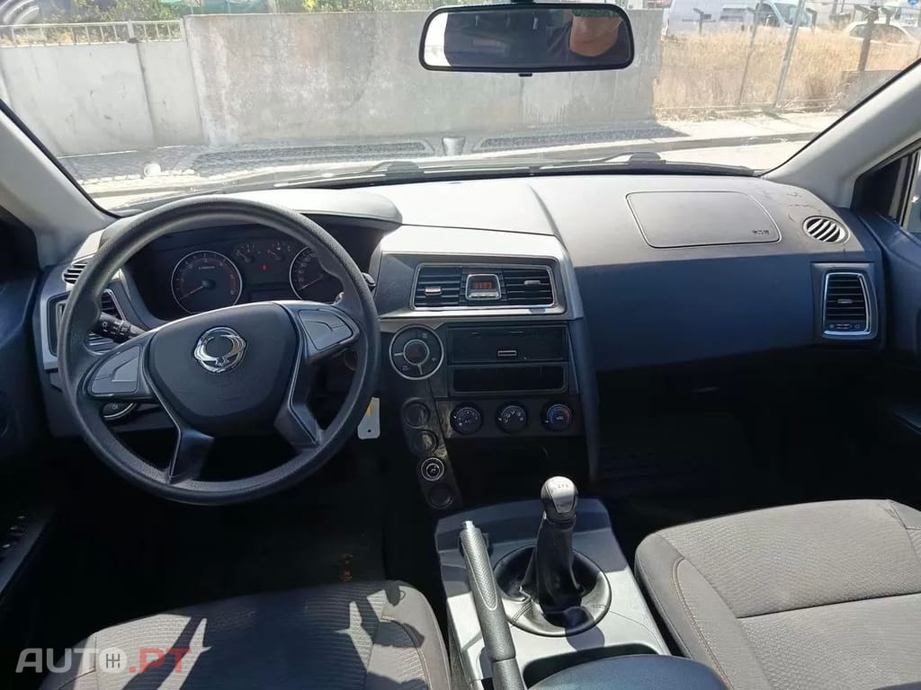 SsangYong Actyon 2WD Crystal