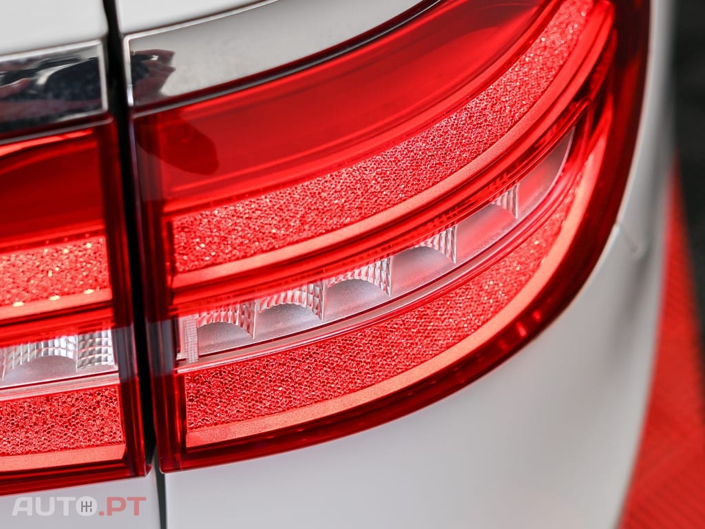 Mercedes-Benz E 300 de 4Matic T 9G-TRONIC Avantgarde