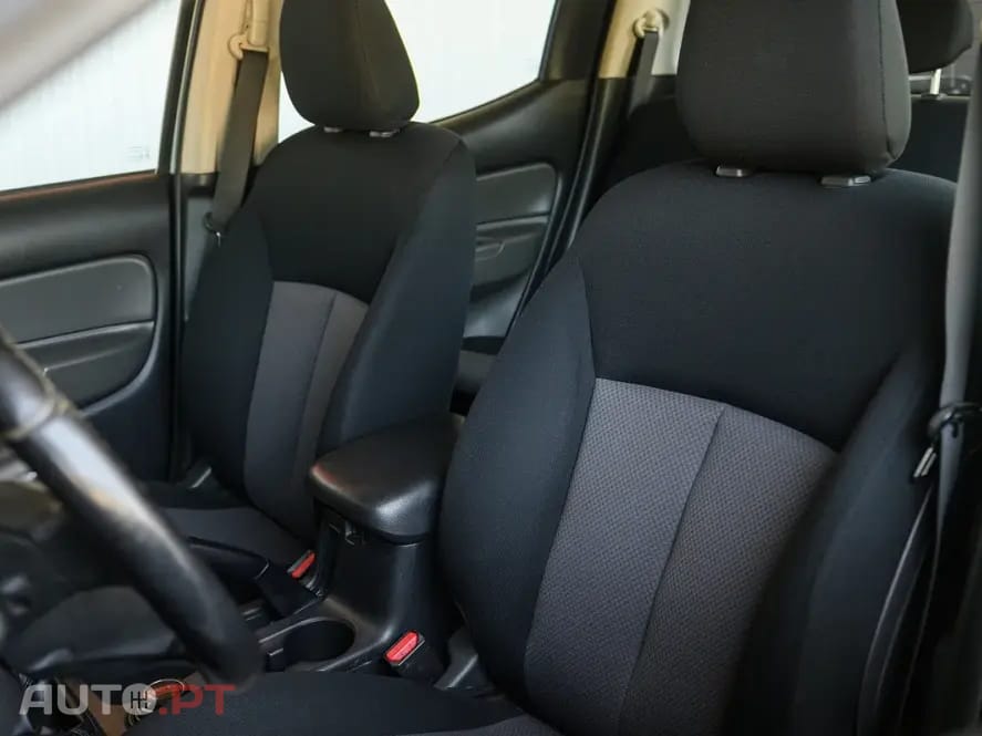 Mitsubishi L200 2.4 DI-D CD Invite 4WD