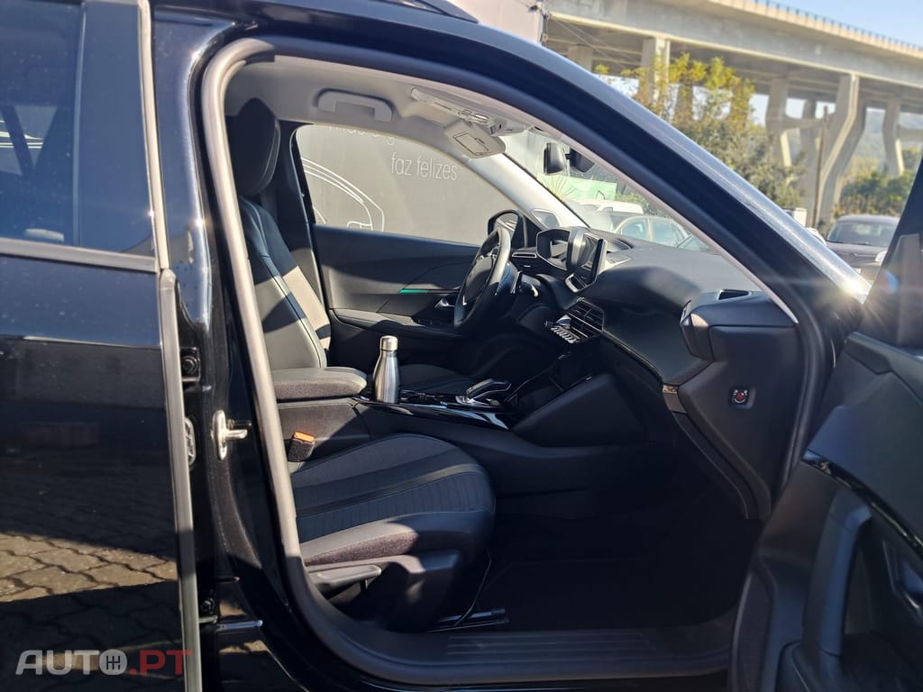 Peugeot 2008 1.2 PureTech Allure EAT8