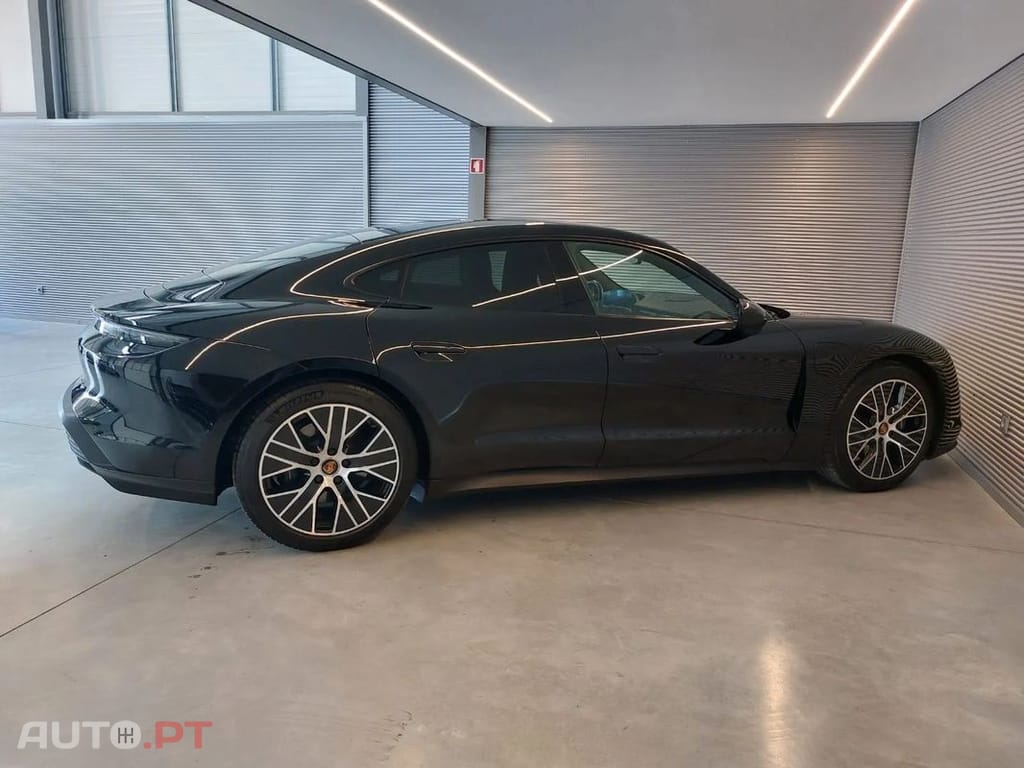 Porsche Taycan Standard
