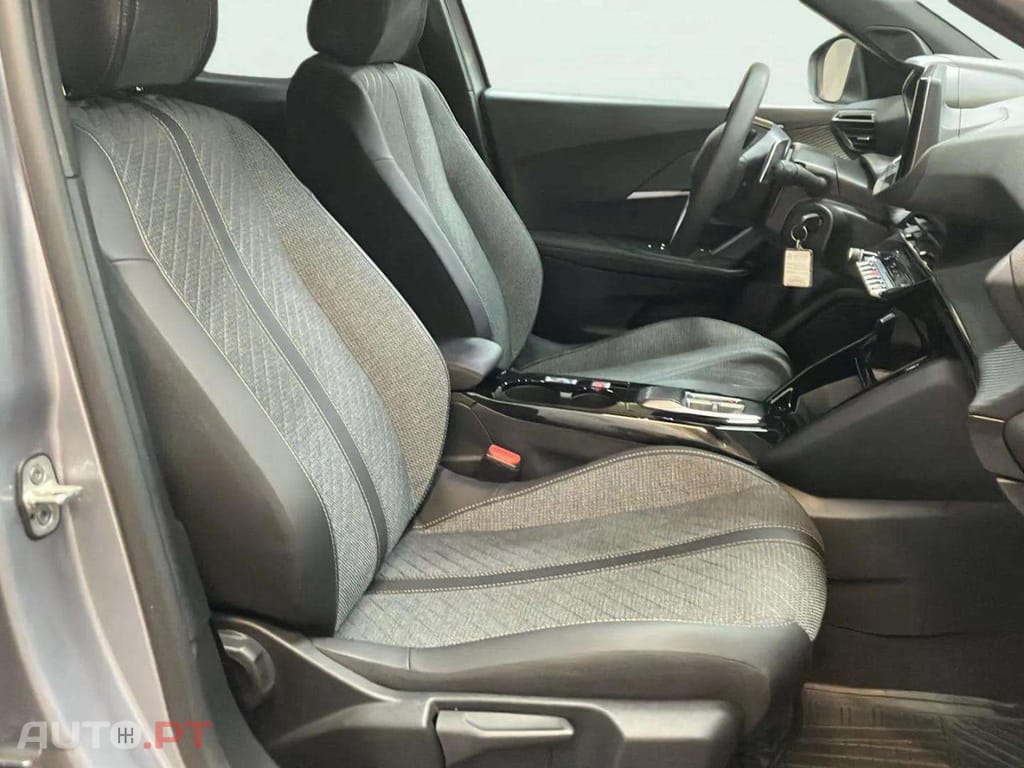 Peugeot 2008 1.2 PureTech Allure EAT8