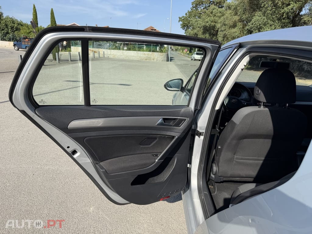 Volkswagen Golf 1.6 TDi Confortline DSG