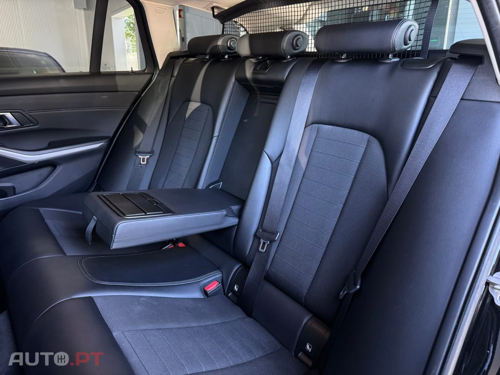 BMW 330 e Touring Auto