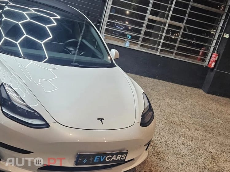 Tesla Model 3 Standard Range Plus RWD