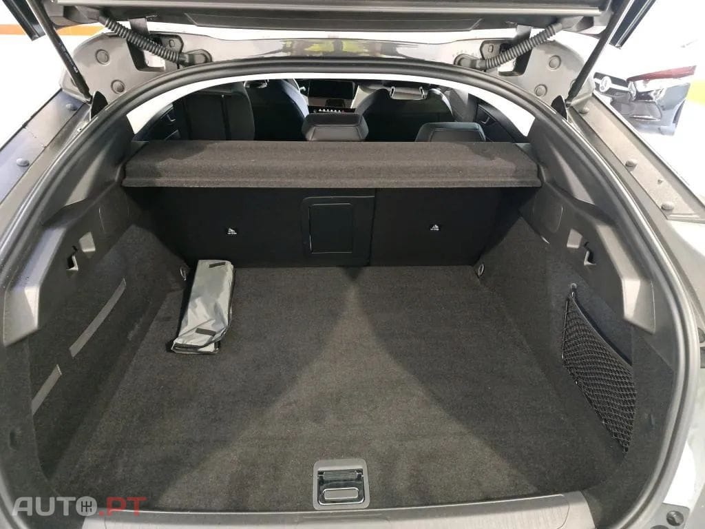 Peugeot 408 1.6 Hybrid Allure Pack e-EAT8