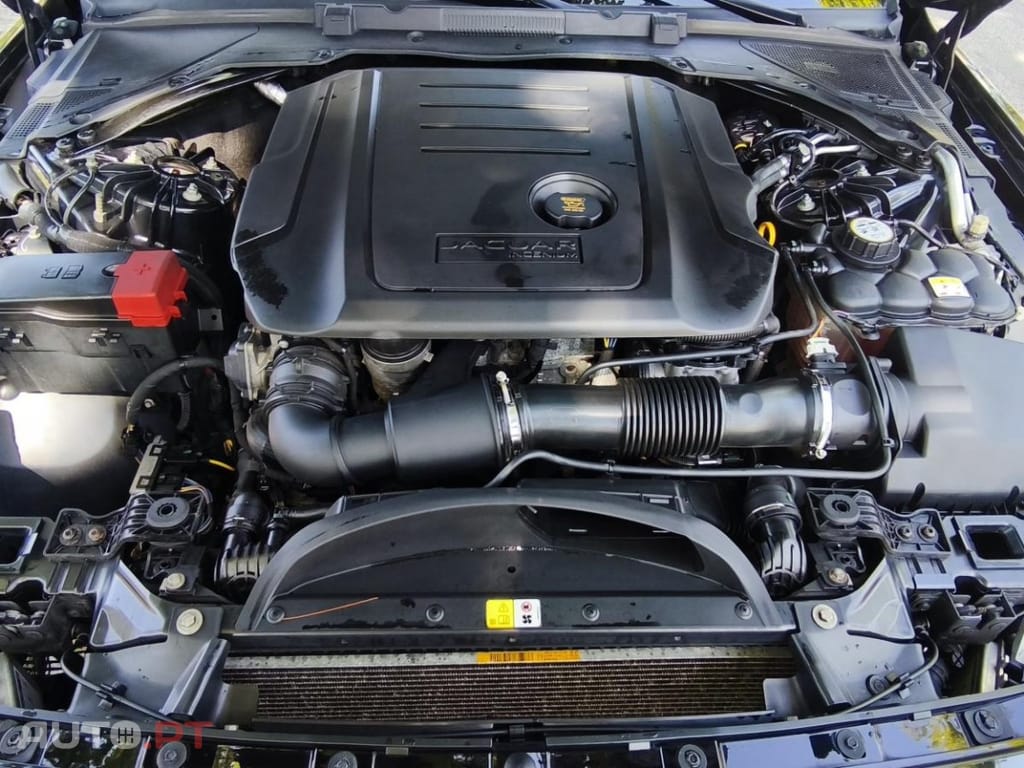 Jaguar XE 2.0 D Portfolio Aut.