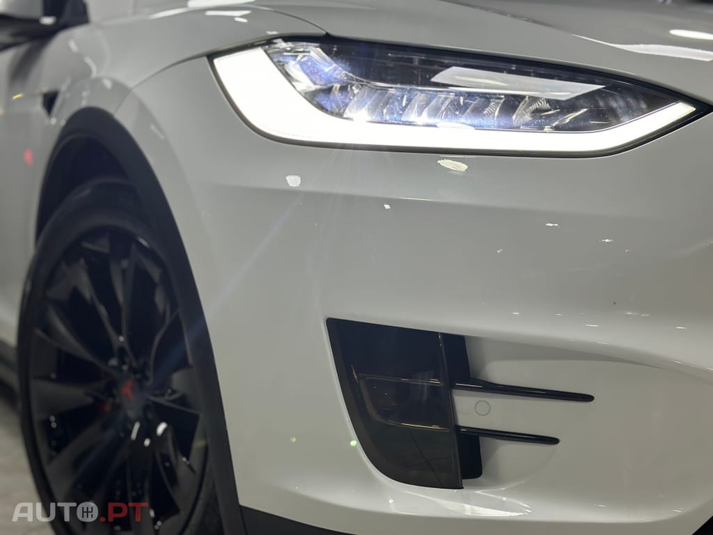 Tesla Model X Outro