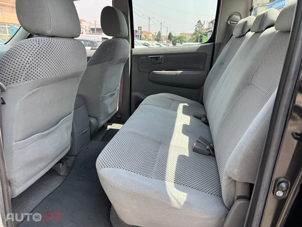 Toyota Hilux 2.5 D-4D CD Tracker