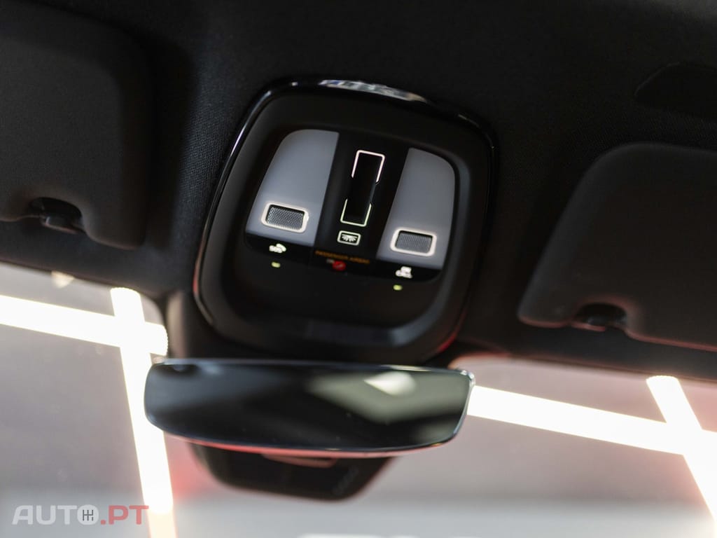 Volvo XC40 P8 AWD Recharge RDesign