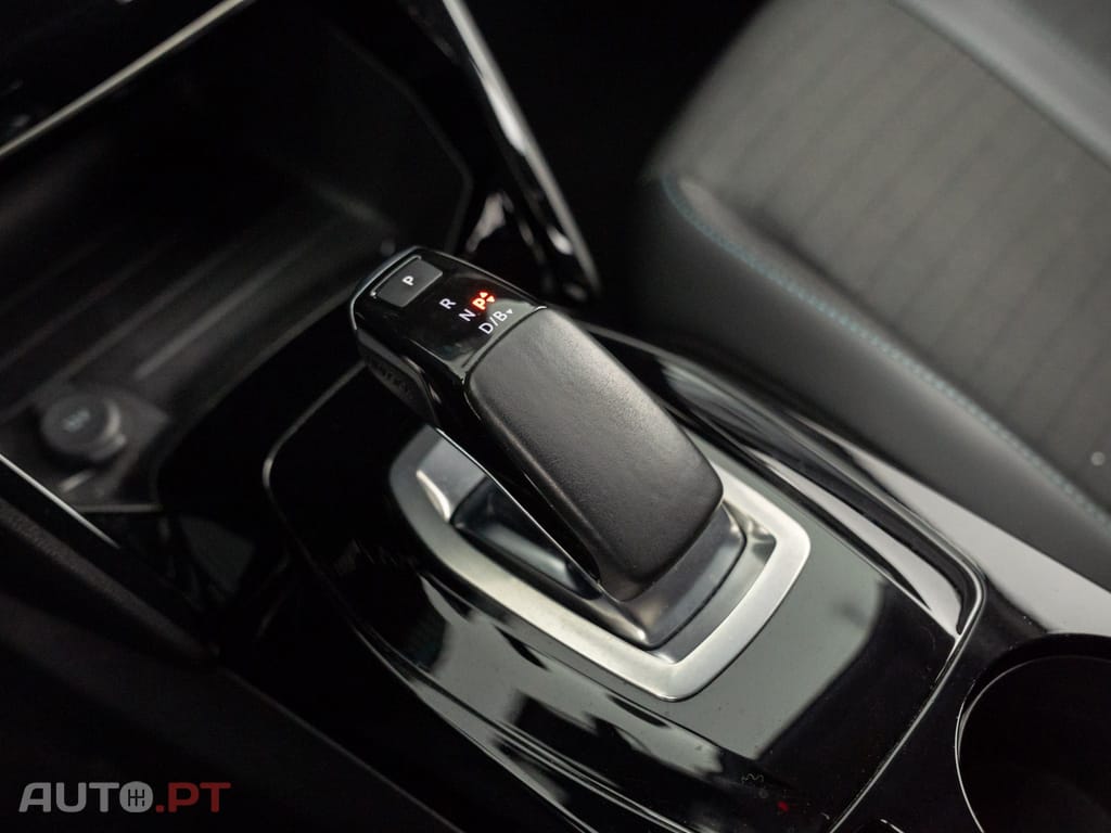 Peugeot E-2008 50 kWh Allure Pack