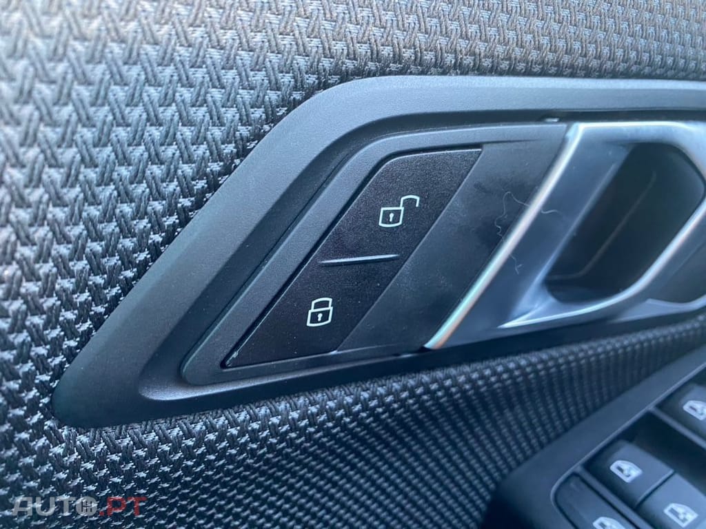 BMW 330 e Line Sport Auto