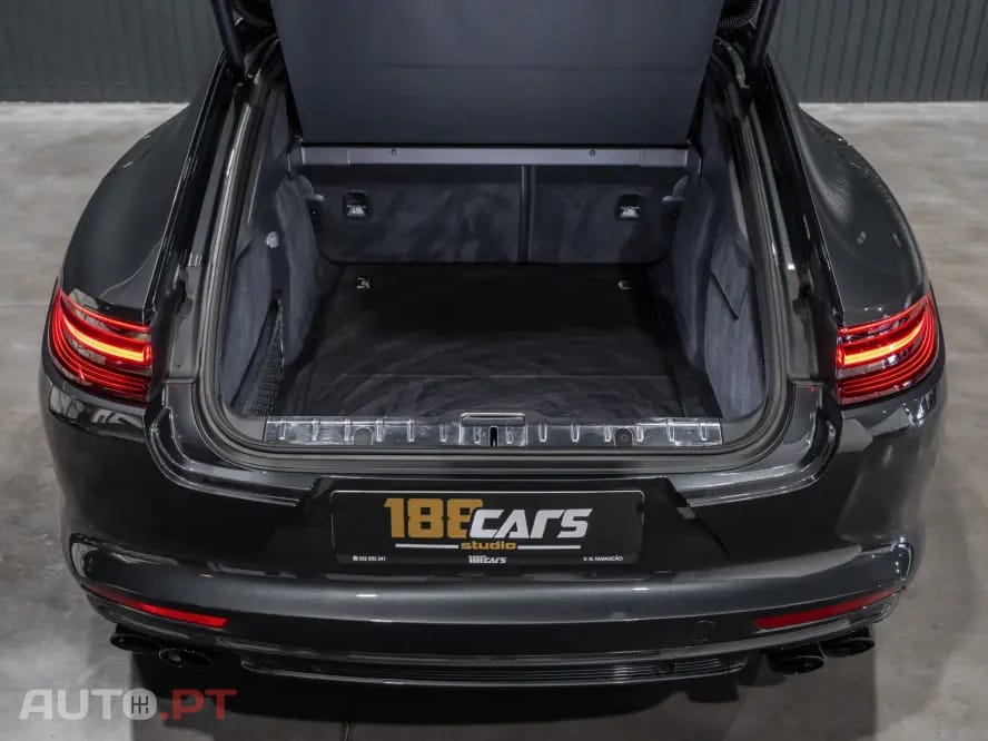 Porsche Panamera 4 E-Hybrid