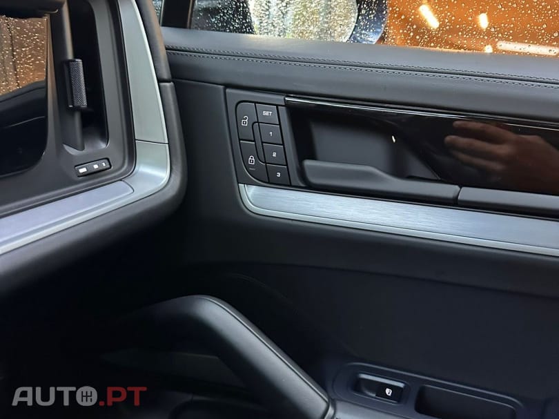 Porsche Cayenne E-Hybrid Tiptronic S Black Edition
