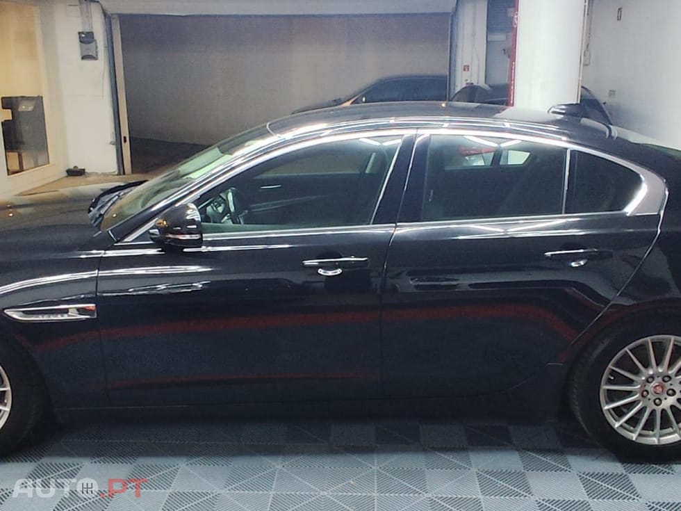 Jaguar XE 2.0 D Prestige