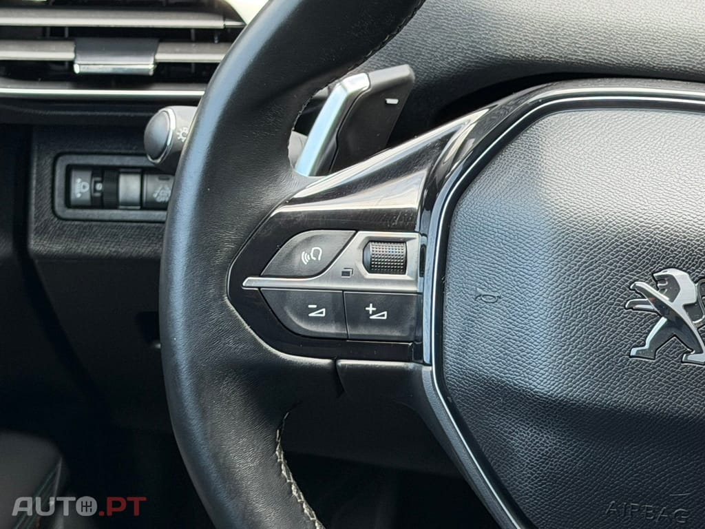 Peugeot 3008 1.6 Hybrid Allure e-EAT8