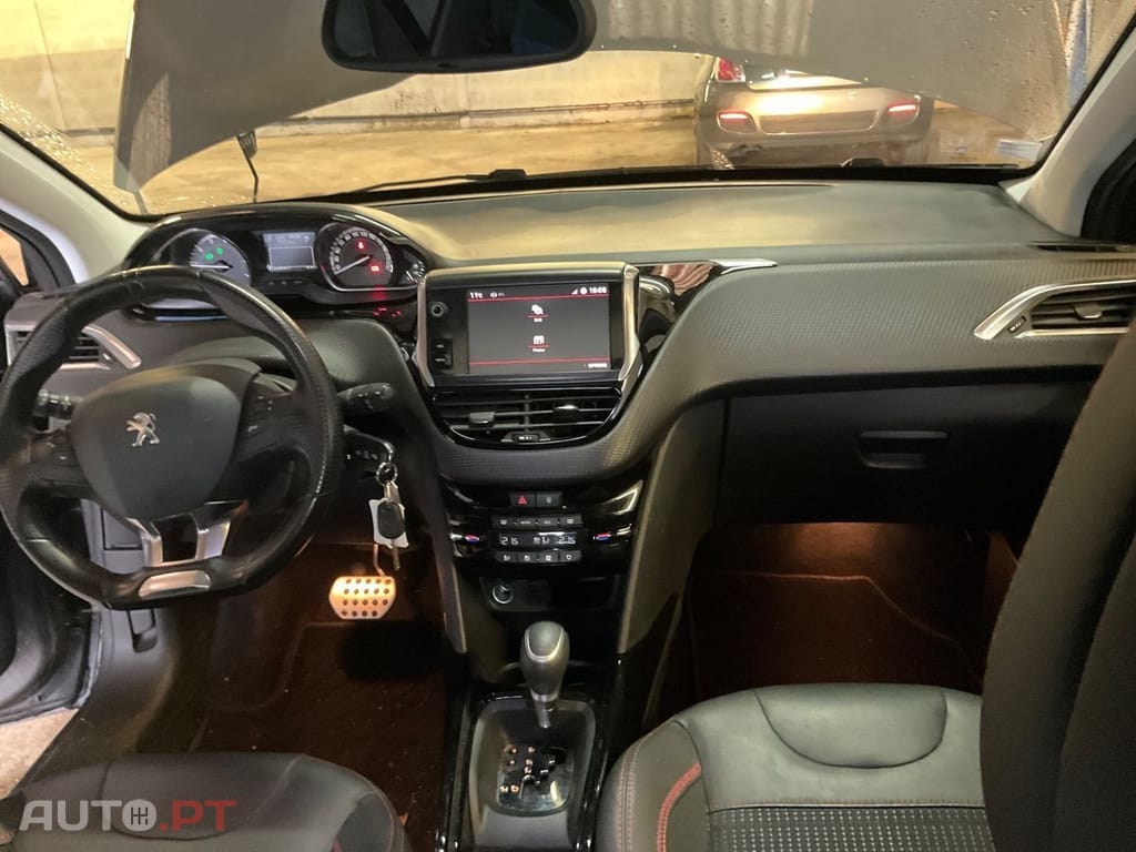 Peugeot 2008 1.2 e-THP GT Line 