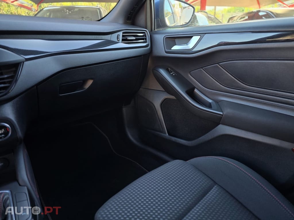 Ford Focus 1.0 EcoBoost Hybrid ST-LINE