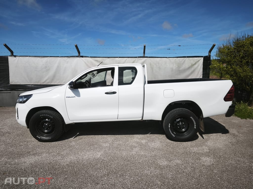 Toyota Hilux 2.4 D-4D 2WD CE CM 3L