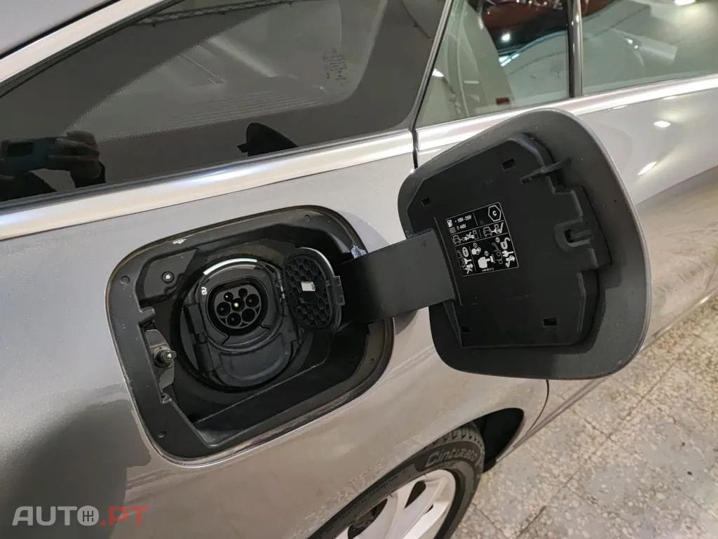 Mercedes-Benz CLA 250 e Shooting Brake Style Plus