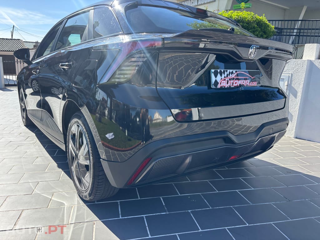 MG MG4 64 kWh Luxury