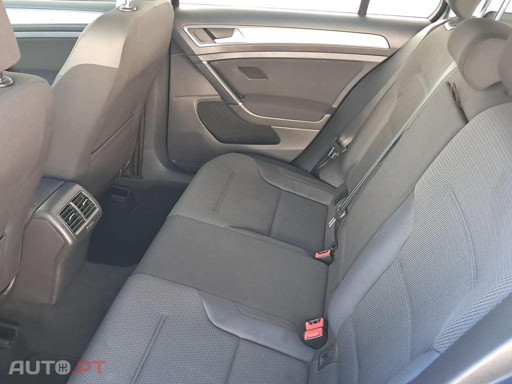 Volkswagen Golf 1.6 TDi BlueMotion Confortline
