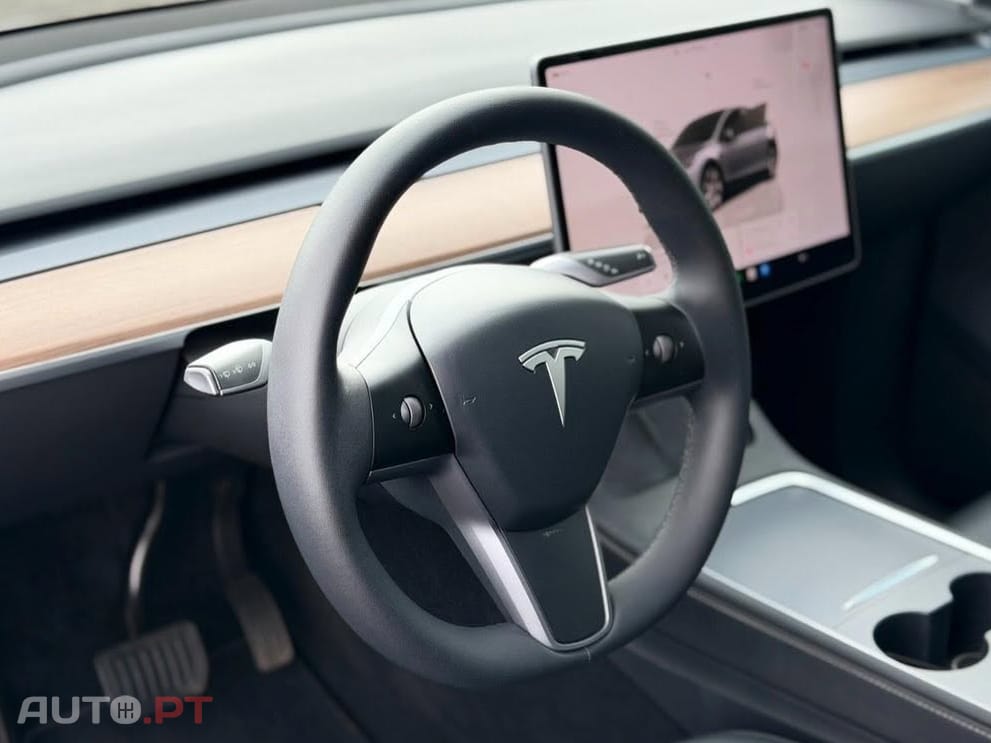 Tesla Model Y RWD — fotografia 6