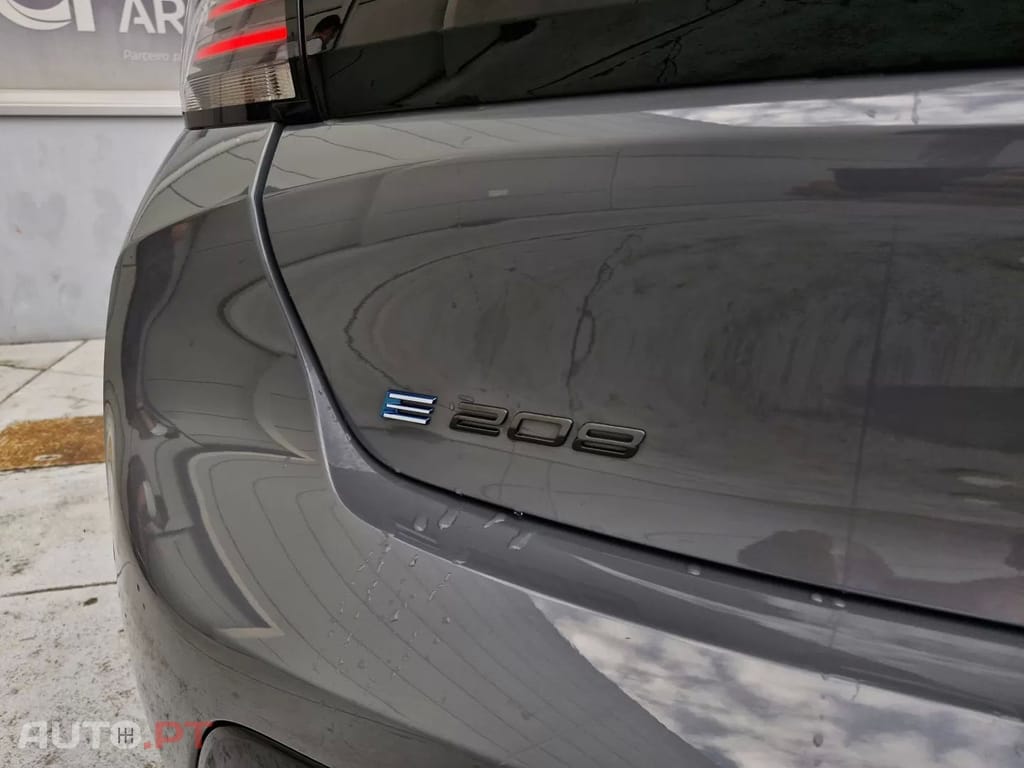 Peugeot 208 e-208