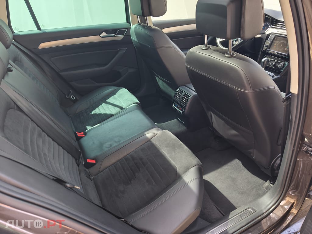Volkswagen Passat Variant biTDI 240cv 4MOTION DSG Highline