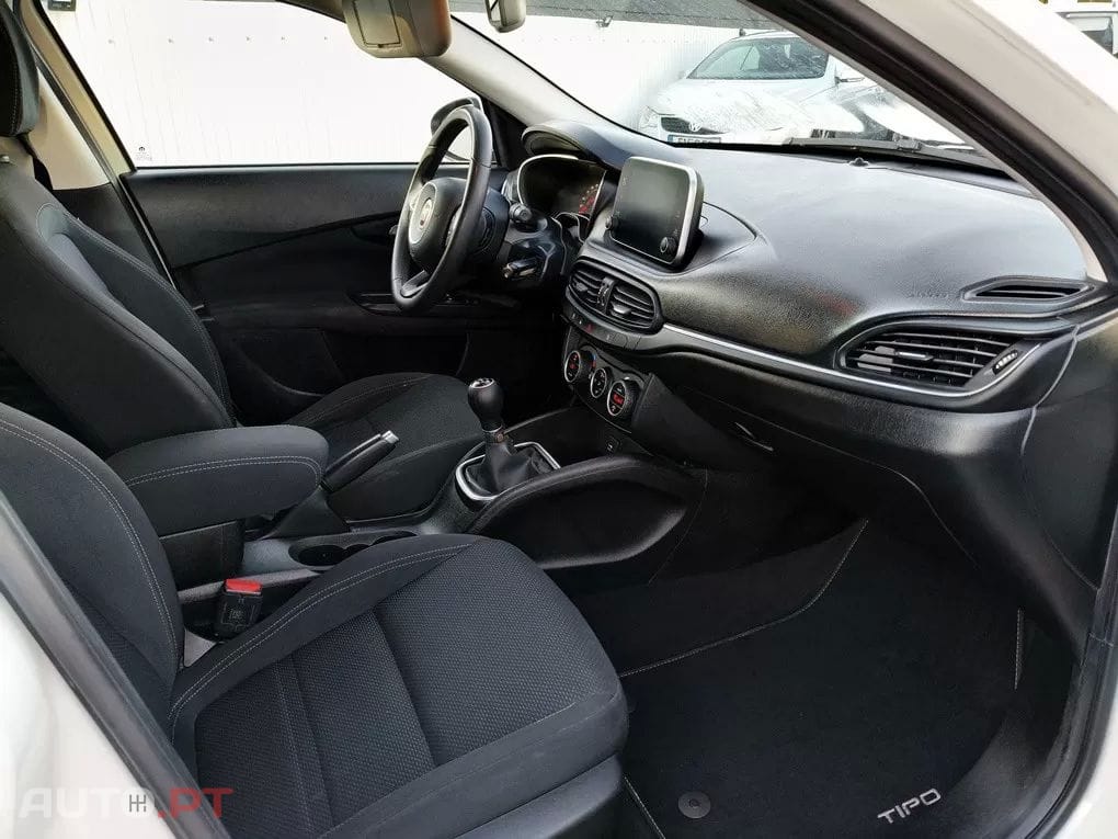 Fiat Tipo 1.3 M-Jet Lounge Tech