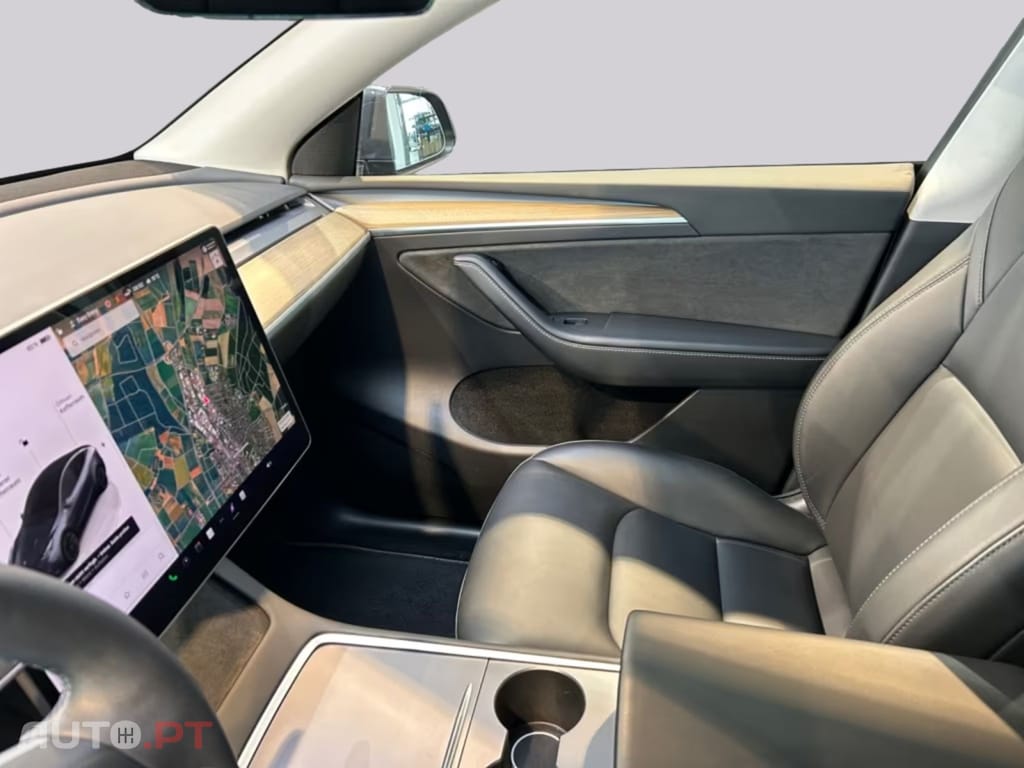 Tesla Model Y Long Range Dual AWD I.V.A DEDUTIVEL 