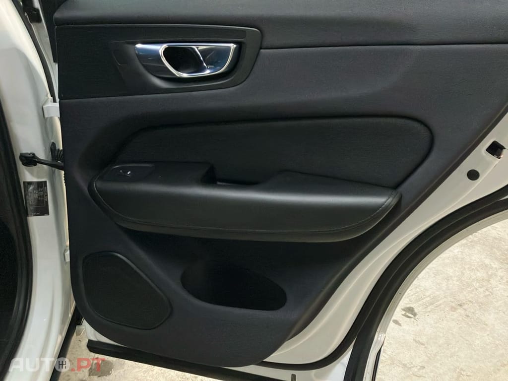 Volvo XC60 2.0 T8 PHEV Momentum AWD