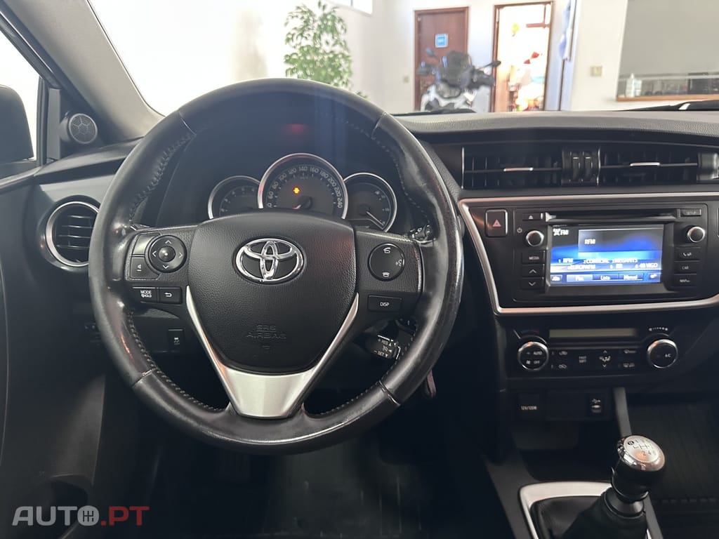 Toyota Auris 1.4 D-4D Com. +P.Sport+TSS