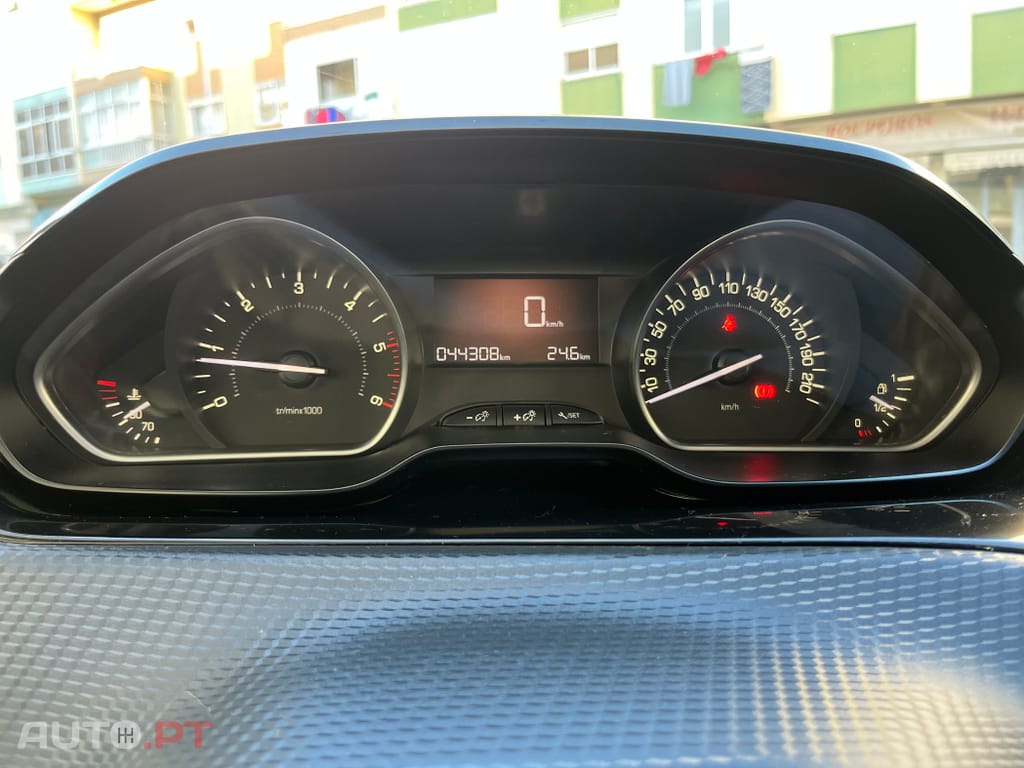 Peugeot 2008 1.5 BlueHDi Signature